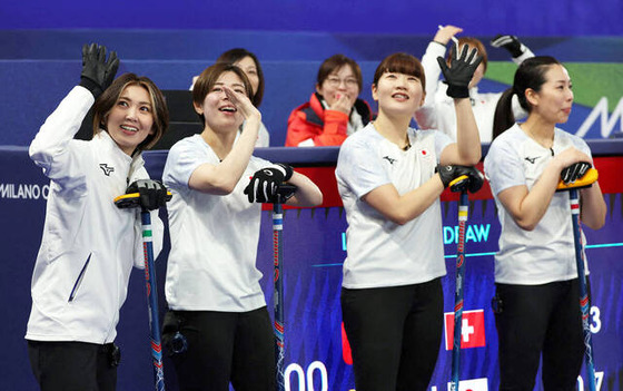 【悲報】カーリング女子（1勝4敗）　リーグ敗退の危機