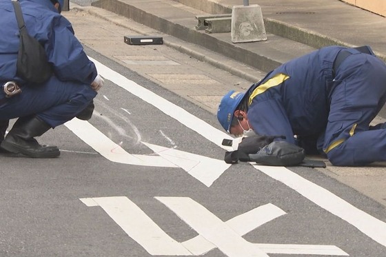 【悲報】タクシー運転手、人をはねて300M引きずり回す