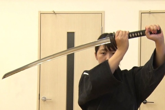 女性「女にだけ日本刀の帯刀を許可してください、そうすれば男女問題はすべて解決します」