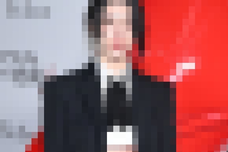 【画像】三吉彩花さん(29)、うっかり目立ちすぎる衣装を着てしまうｗｗｗｗｗｗｗｗｗｗ