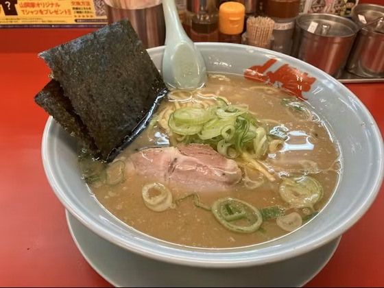 【画像】山岡家さん人気すぎて山岡家の隣に山岡家を建てるｗｗｗｗｗ