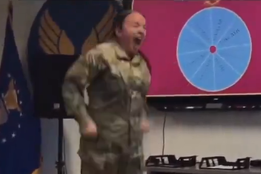 【動画】配属先SSRの日本を引いた豪運の米軍女性、狂喜乱舞ｗｗｗｗｗｗｗｗｗｗｗｗ
