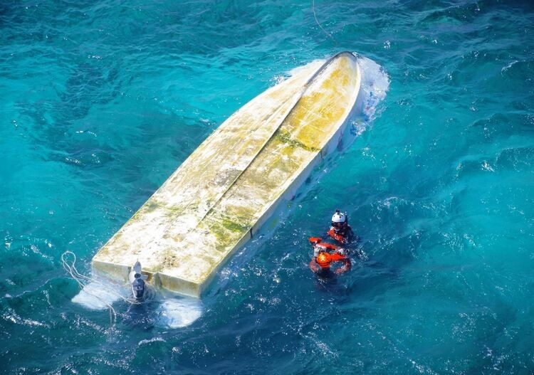 【悲報】辺野古転覆事故、助かった生徒も骨折、歯抜け、口内裂傷となかなか悲惨で可哀想
