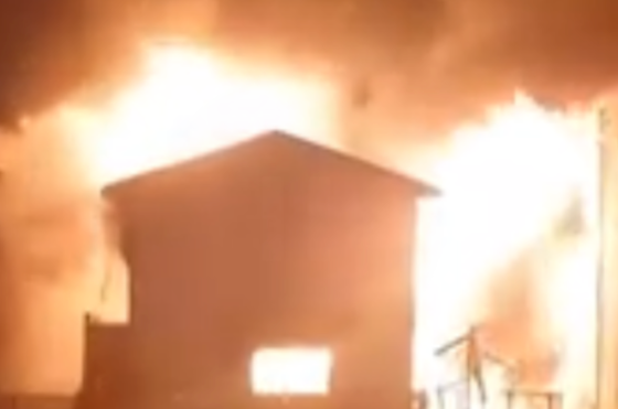 【炎上】女子生徒「あの、なんかパソコンが爆発したんですけど…」