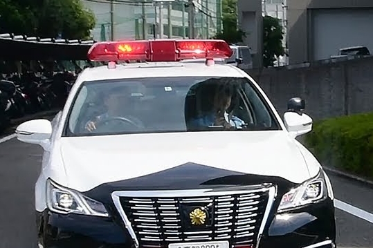 【悲報】カドショ「万引き中学生、正直に自首したら被害届を取り下げます」→自首した子供、警察に引き渡し&学校に通報される