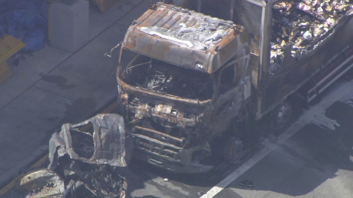 【悲報】2週間前に女の運転するトラックに突っ込まれて亡くなった6人、未だに身元特定されず…………