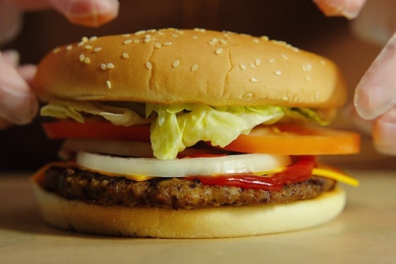 【悲報】バーガーキング、一食3000円してしまう
