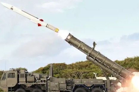 【速報】長射程ミサイル車両、健軍駐屯地に入る　←軍事機密をニュースで流すなよと話題に