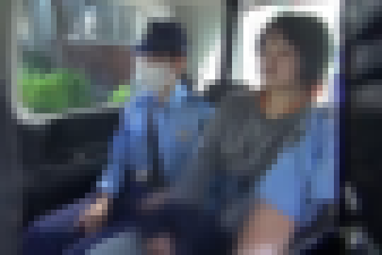 【画像】強盗女（27歳）と警察官女子の歴然たる差がやばいｗｗ