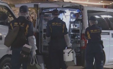 【速報】池袋ポケセンで女性店員刺される…犯人も自ら首刺して意識不明