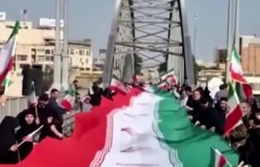 【悲報】イラン、一般人が攻撃目標に集まり「肉壁」を作りインフラ攻撃を防いでいた