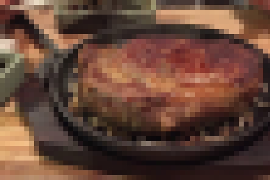 アメリカの友人「ステーキ1人前は1ポンドやで」ワイ「ほーんじゃあ1ポンド」