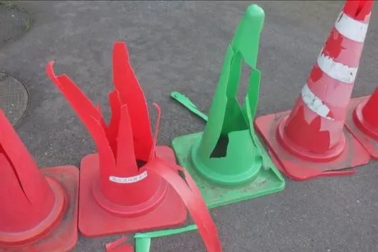 【悲報】福井市、保護者が子供を連れて庁舎でスケボーをさせる。　→損害賠償請求へ