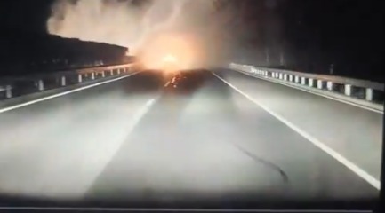 【朗報】テスラの自動運転、人間を超えるw w w w w w w