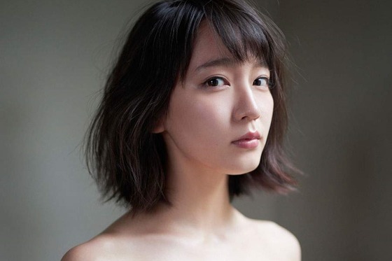 【画像】吉岡里帆さんをヒジでツンツン出来た時の男の顔wwwwww