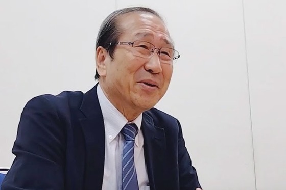 【画像】ノーベル賞北川教授「おいお前ら、一緒に写真撮るぞ！」　京都大生「...」