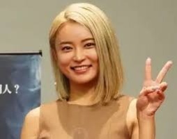 【朗報】小島瑠璃子さん（32）、YouTuberデビューして無双状態。人気健在だった