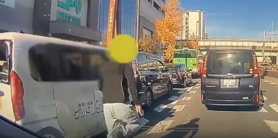 【動画】足立区11人ひき逃げ事件の犯人が車を乗り捨てて走り去る姿ｗｗｗｗｗｗｗｗｗ