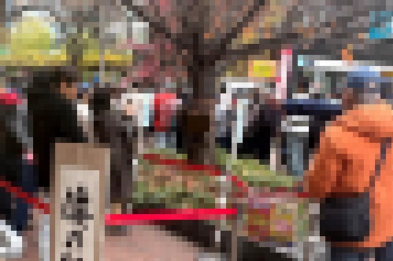 【画像】銀座の例の宝くじ売り場、相変わらずの行列ｗｗｗｗｗｗｗ