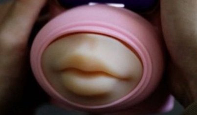 【やばすぎ】中国人、シリコーン製の唇で遠隔キスを伝える装置を開発…さすがに発想がぶっ飛びすぎてるｗｗｗ