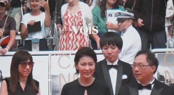 【画像】松たか子さん(48)、とんでもないドレスをうっかり着てしまう