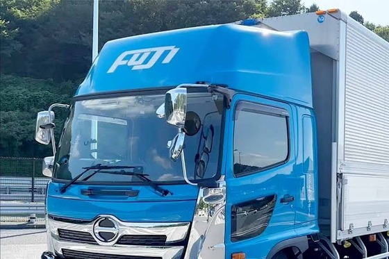 【悲報】厚労省「長距離トラックドライバーは4時間運転したら30分休め」→パーキングエリアがパンク状態へ