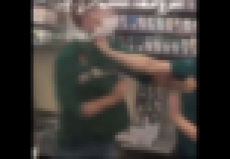 【動画】セブンの店員同士が喧嘩　←　客「子供います」　←　これｗｗｗｗｗ