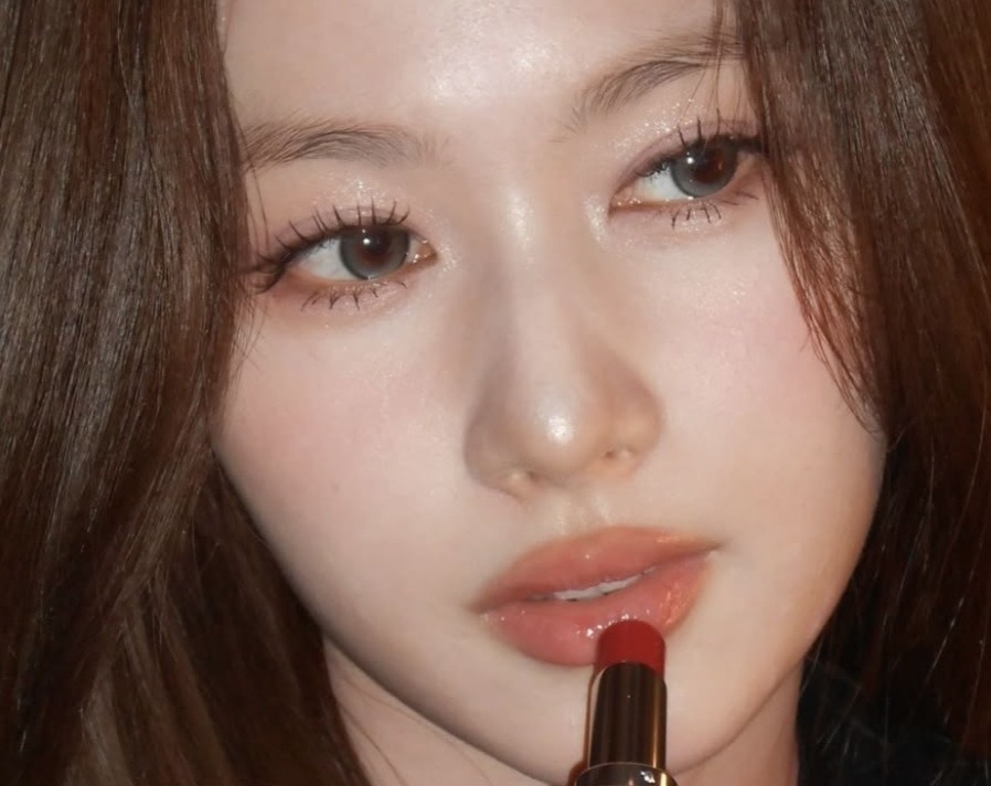 【画像】覇権アイドル・TWICEサナ(29歳)のビジュアルwwwwwwwww