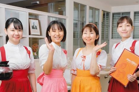 【画像】可愛い制服で有名なカフェ、アンナミラーズが復活する