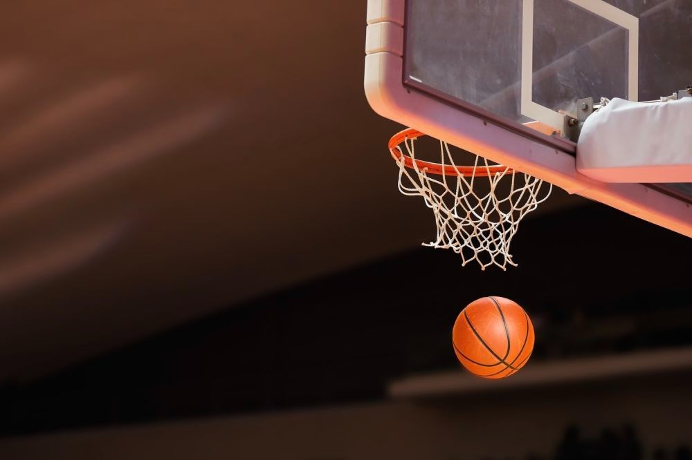 アメリカの大学バスケの監督（年俸13.2億円←これ）