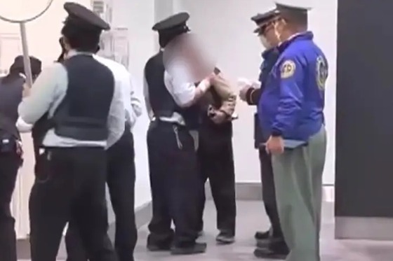 【速報】カッターナイフで切り付けか、川崎駅で男性けが 容疑で自称４０代の女逮捕