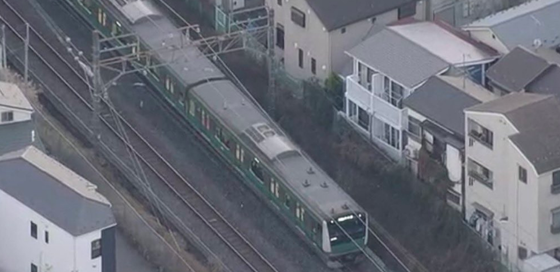 【速報】埼京線の車内で１７歳少年がはさみを振り回して電車が止まる