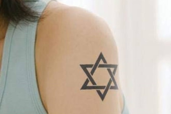 【悲報】タトゥーを入れた日本人「アメリカではタトゥーが認められてる！」アメリカ人「え？」