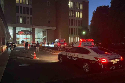 【悲報】自動車泥棒のベトナム人被告、懲役6年の判決言い渡し後に発狂しガラスを叩き割って逃亡を図る