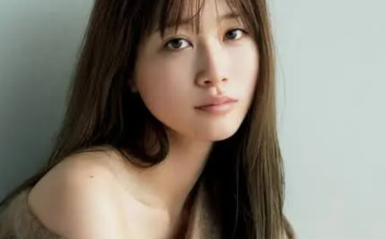 【芸能】女優の「めるる」こと生見愛瑠さん、うっかり目立ちすぎるドレスを着てしまう