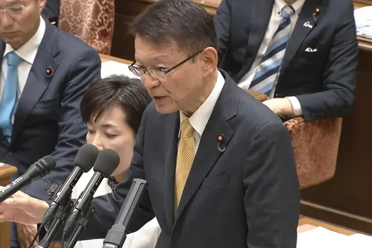 中道「#ママ戦争止めてくるわについてどう思う？」 進次郎「同感なので防衛力強化します」