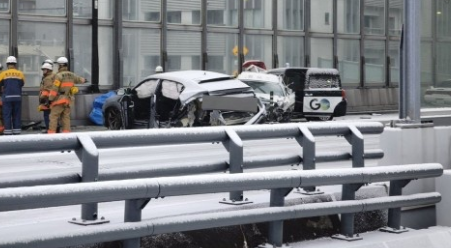 【悲報】東京都民さん、ノーマルタイヤで大暴れｗｗｗｗｗｗｗ