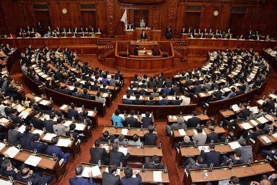 【悲報】自民党「やっぱ議員定数削減は無理っぽいわwｗ」