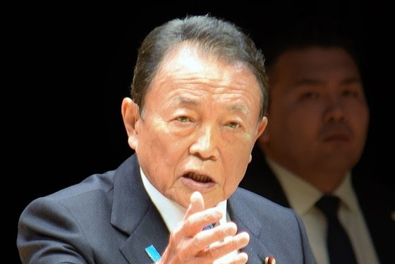【画像】麻生太郎さん、自民党総会にて魂が抜けてそうな姿で発見される