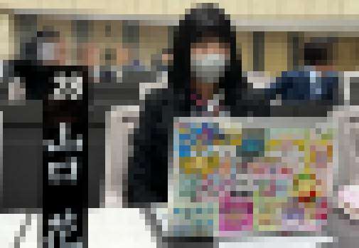 【悲報】国民民主党の都議会議員さん、ノートパソコンにシール貼りすぎて炎上ｗｗｗｗｗｗｗｗ