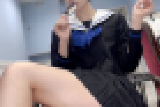 【画像】女子高生「あたしってそんなに太もも太いかな？」←「太ぇって!!︎!」「太くねぇって!!︎!!︎」と激論ｗｗｗｗｗｗ