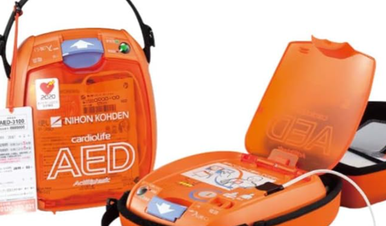 心肺停止状態の女性に男性がAED使用することはセクハラなの?