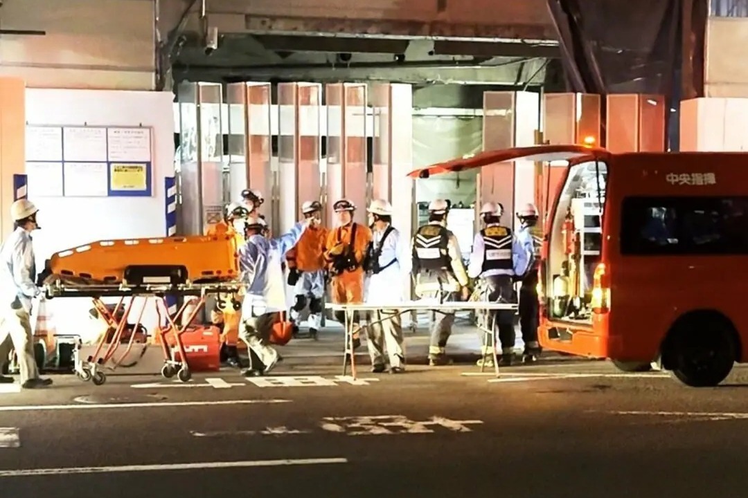 【悲報】「作業員がコンクリートの下に埋まっているかもしれない」ビルの解体工事現場から通報　→救助隊が出動　→