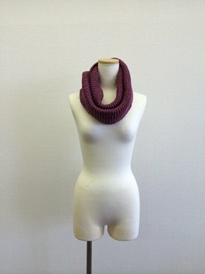 人気アイテム スヌードの巻き方ご紹介 基本編 ハマナカが運営する 手編みと手芸の情報サイト あむゆーず のぶろぐ