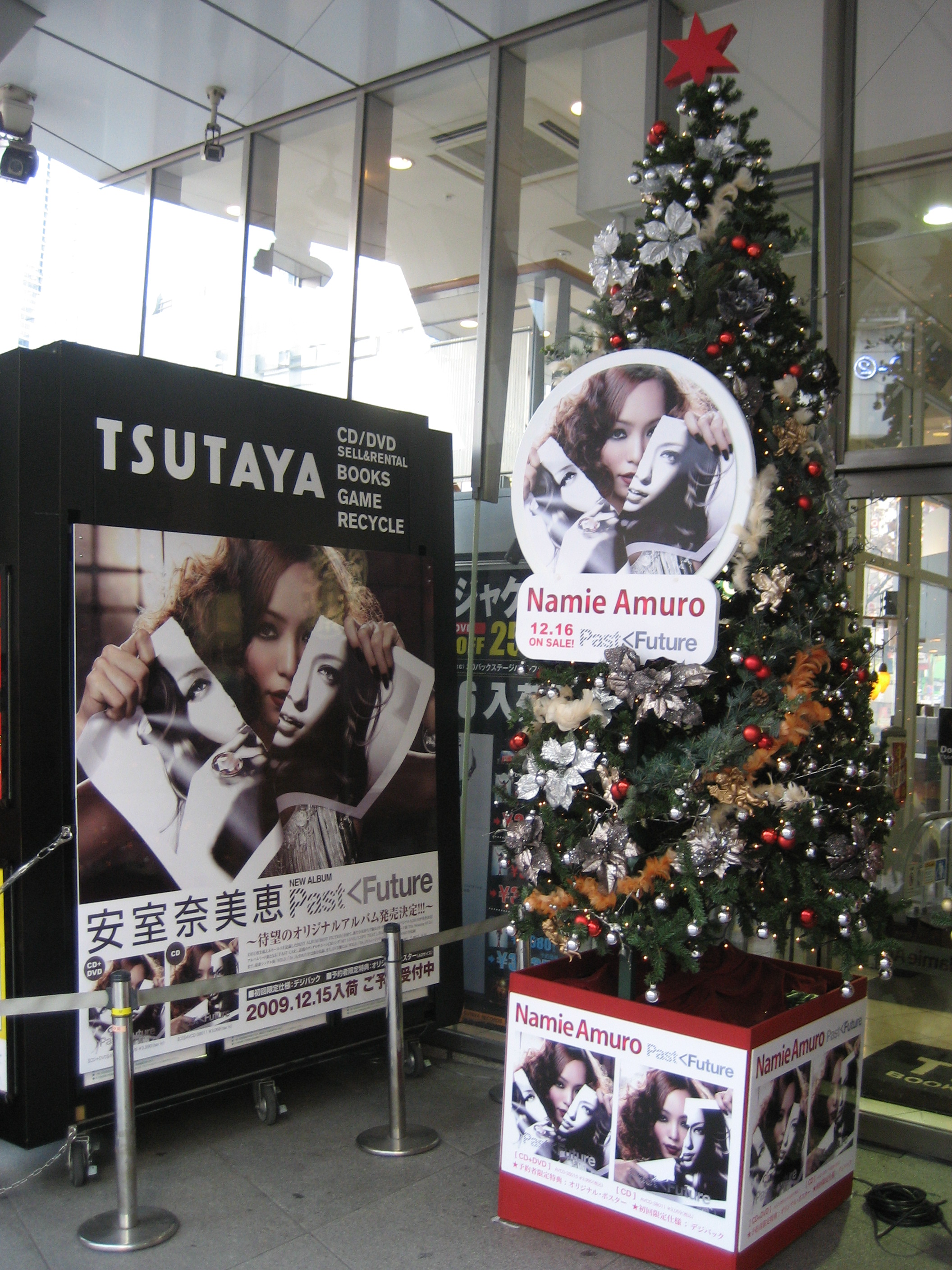 安室奈美恵『PAST<FUTURE』発売記念渋谷写真館 : |あんぱ的日々 安室奈美恵『PAST<FUTURE』発売記念渋谷写真館 : |あんぱ的日々