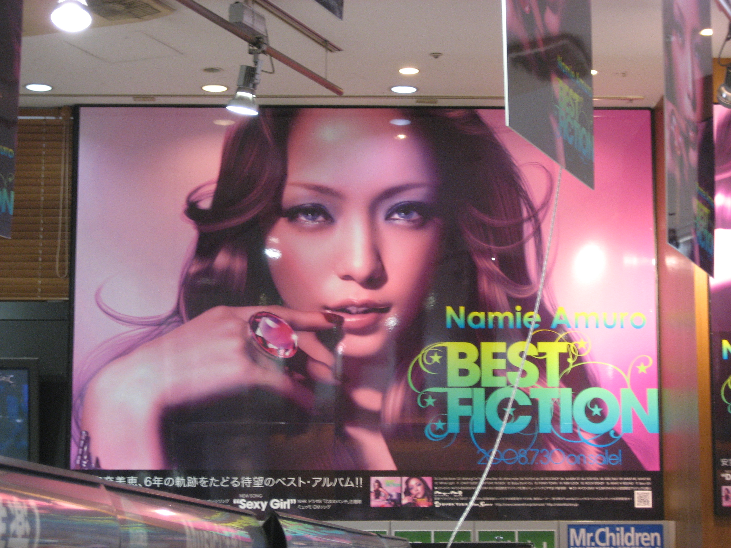 安室奈美恵ベストアルバム『BEST FICTION』発売記念渋谷写真館 : |あん