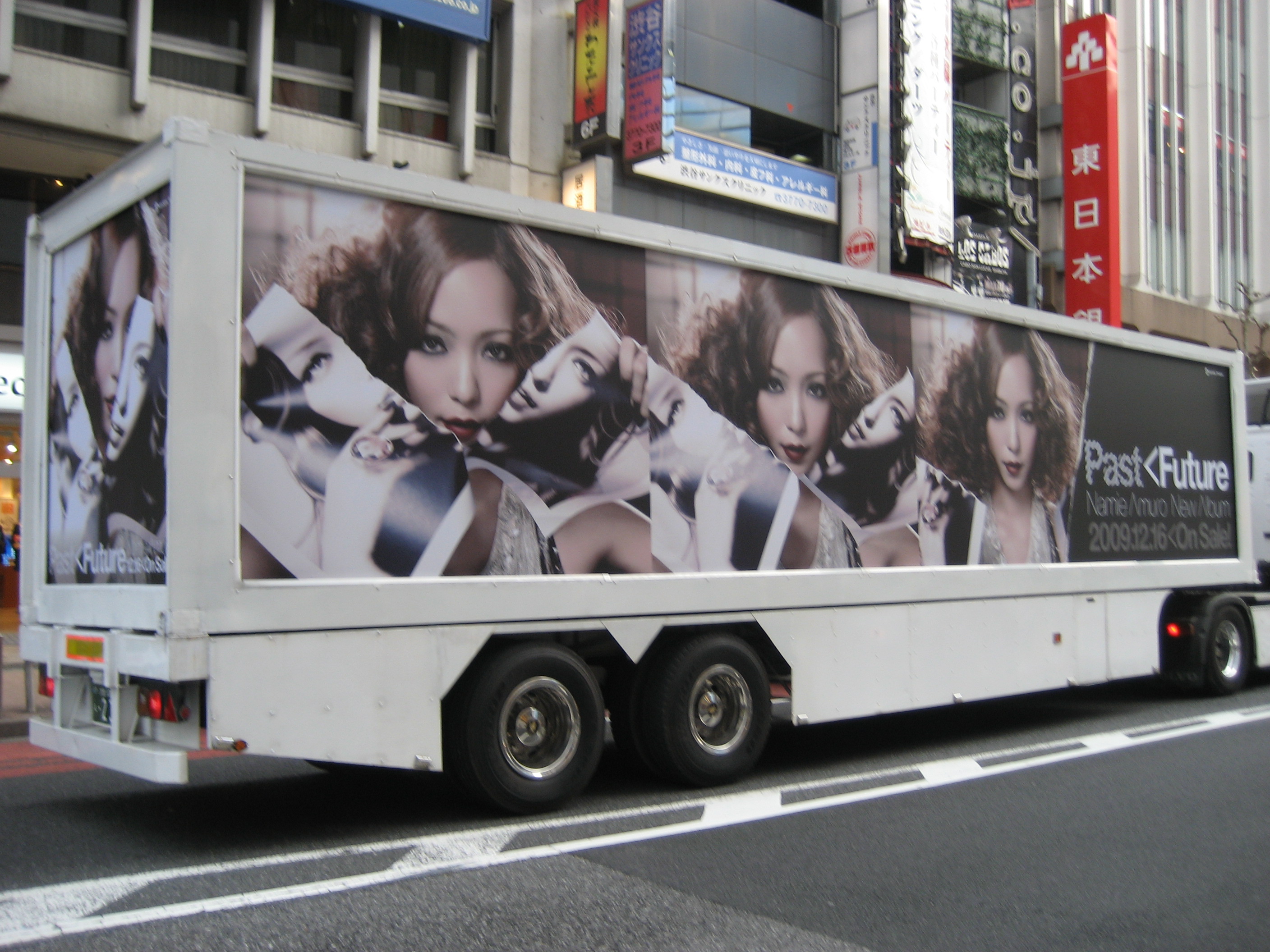 安室奈美恵　Namie Amuro Past < Future ポスター Past < Future by 安室奈美恵 [Namie Amuro] (Album, J-Pop): Reviews