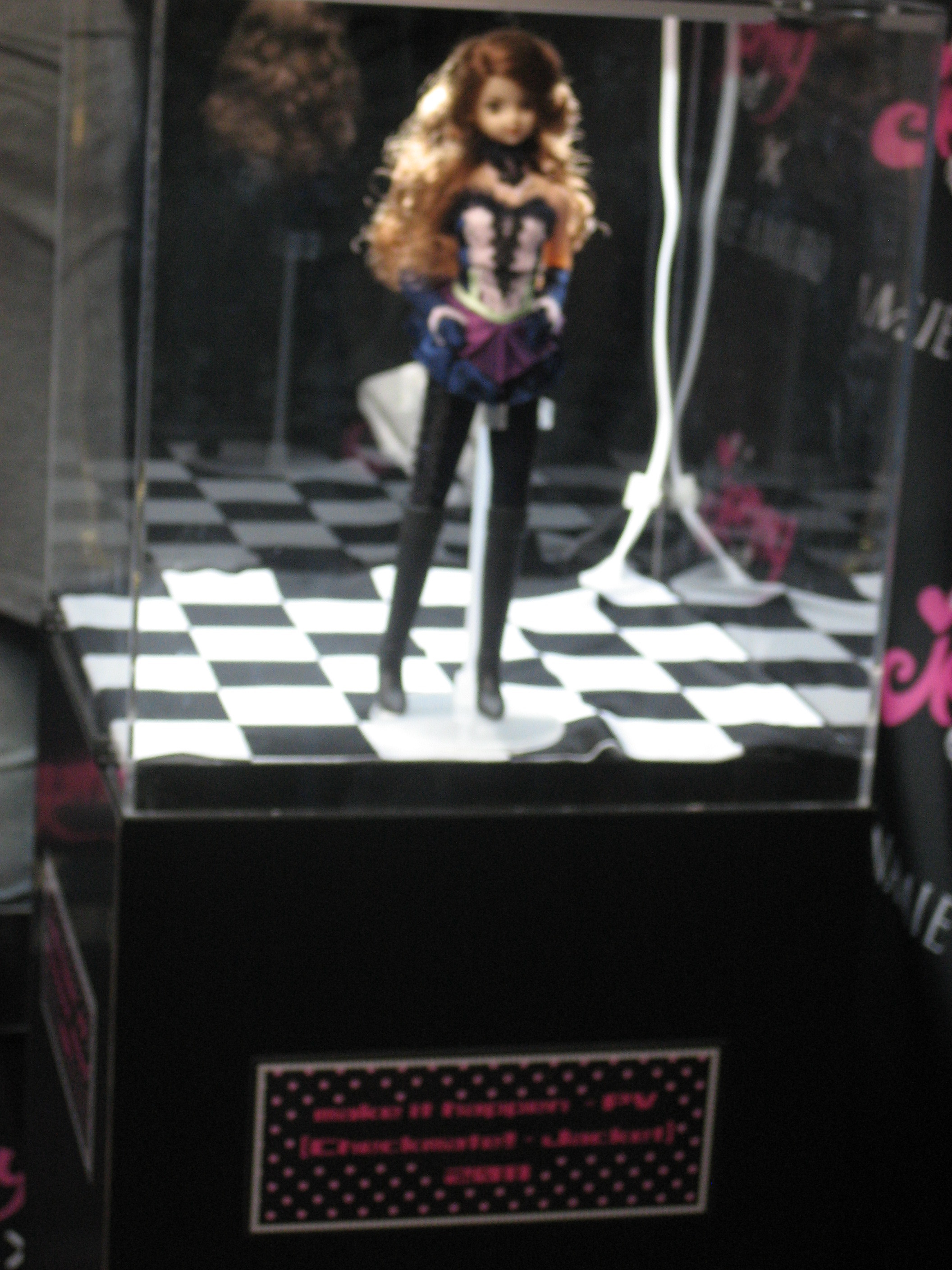 21年最新入荷 安室奈美恵 チェックメイト フィギュア ミュージシャン Luhacovice Cz