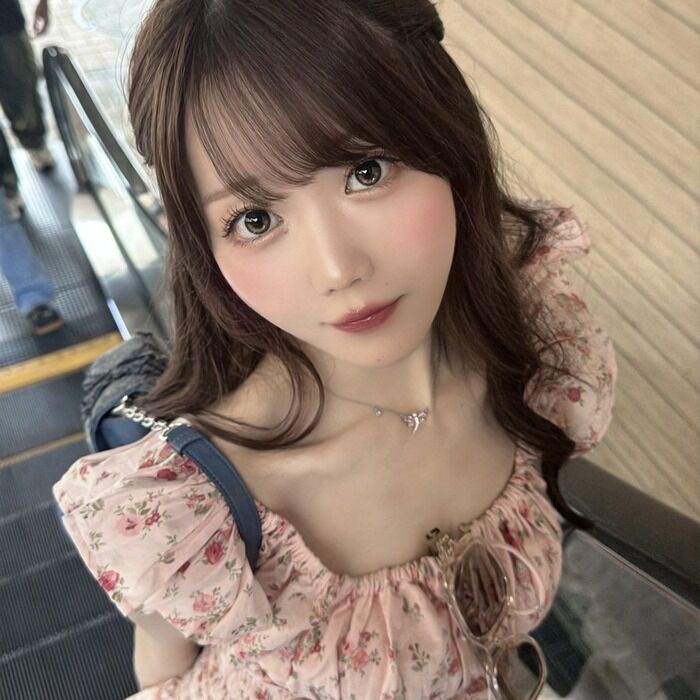【画像】現役アイドルさん、自宅にある巨大なブツを映してしまうｗｗｗｗｗｗ