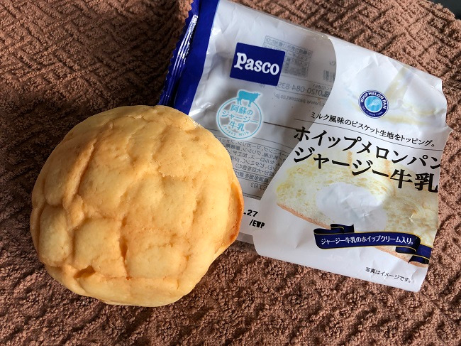 食べたら すっごい クリーム感 敷島製パン ホイップメロンパンジャージー牛乳 食うなら書かねば Powered By ライブドアブログ